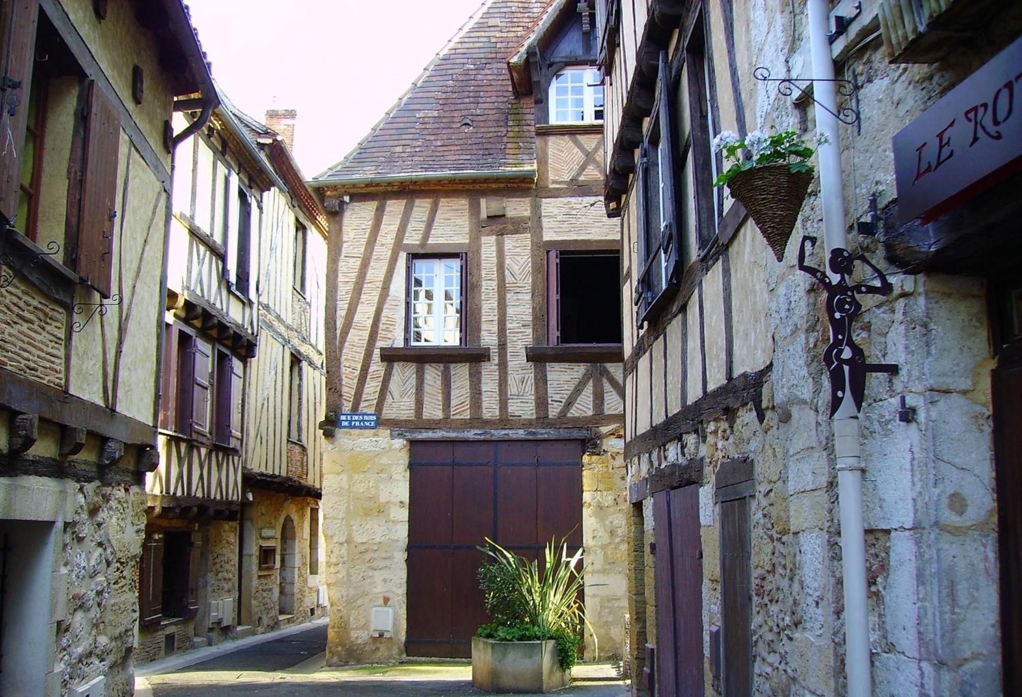 Studio Avec Terrasse Et Jardinet En Centre Ville Bergerac Buitenkant foto